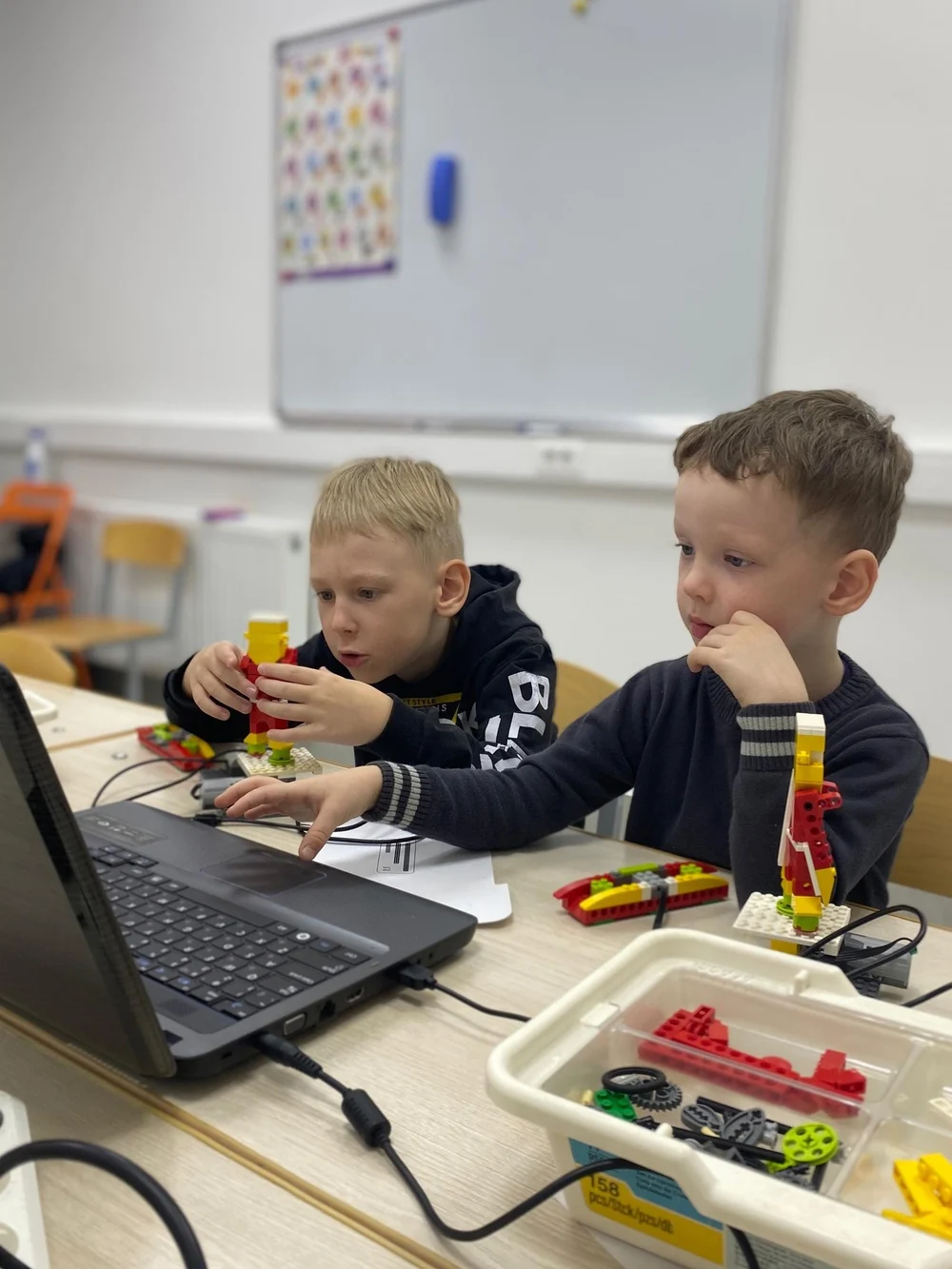 Рады приветствовать Вас в Детском развивающем центре КорабликУм!